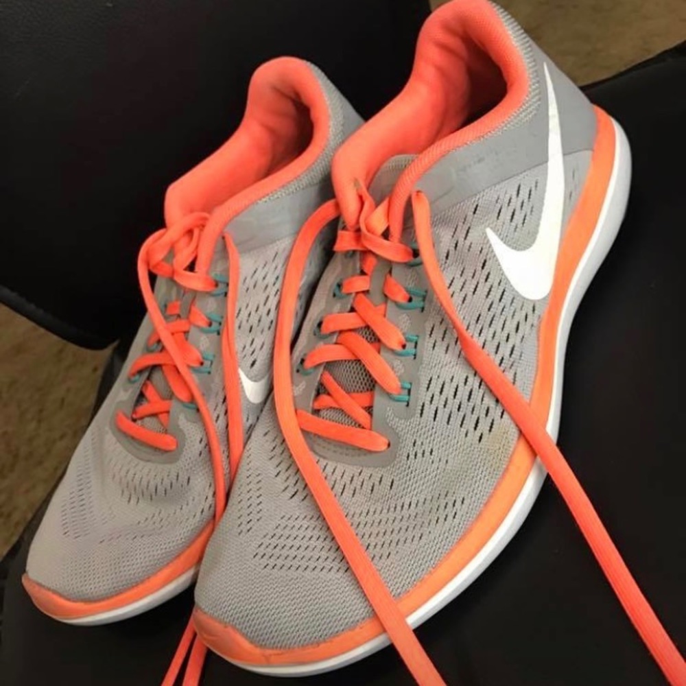 Women's Nike running shoes - tennis shoes